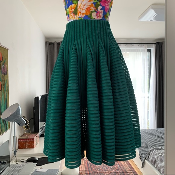 MAJE Green pleated skirt in Neoprene FR 34 / US 2 - Picture 4 of 15